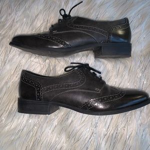 Black Wingtip ladies lace up shoes Sz9